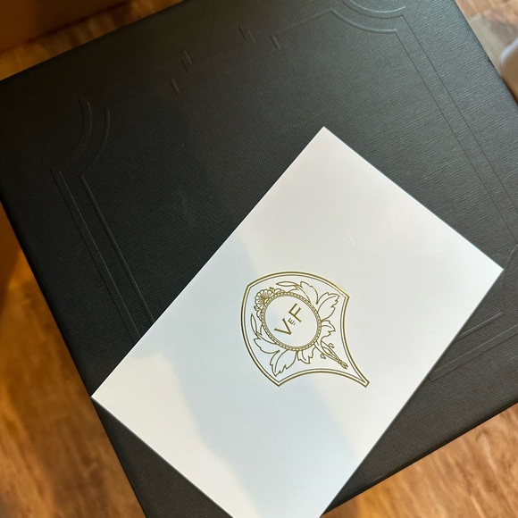 Venus et Fleur Sylvia Porcelain Vase Eternity Peonies - Picture 5 of 6